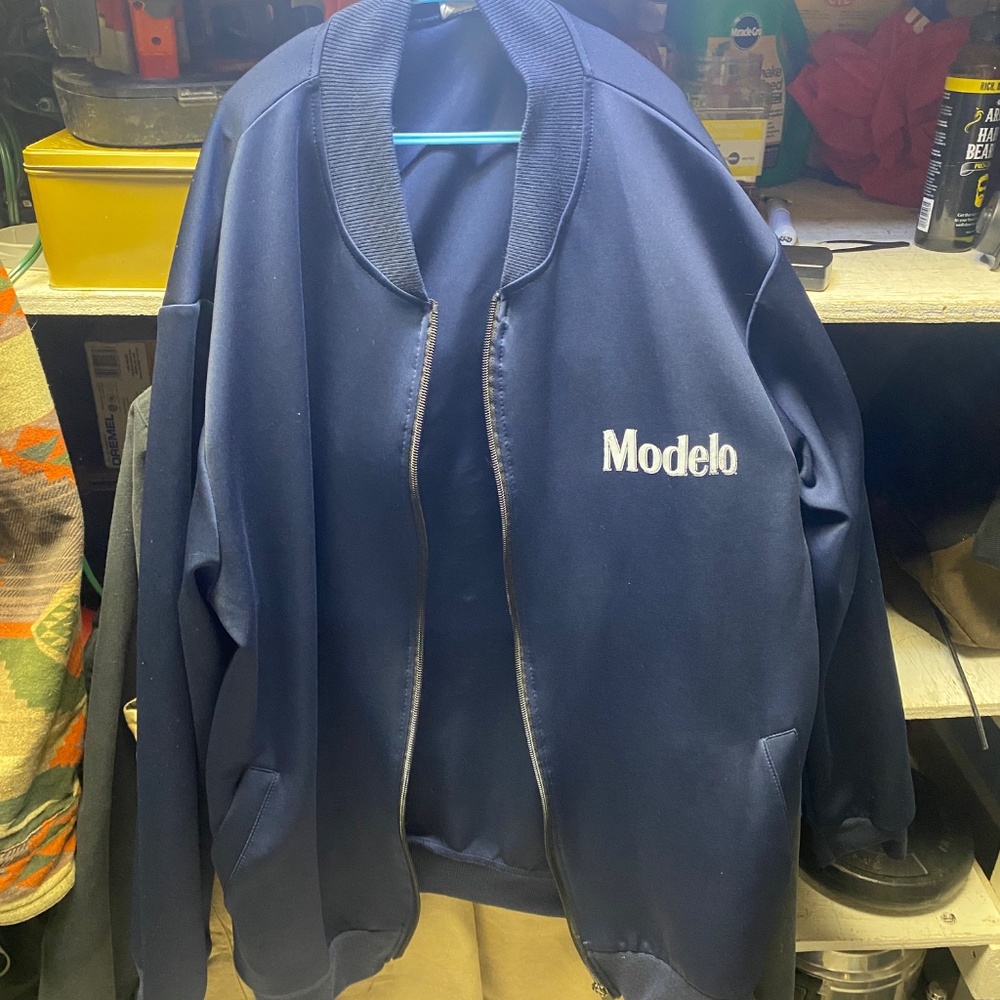Modelo full zip - Picture 2 of 2